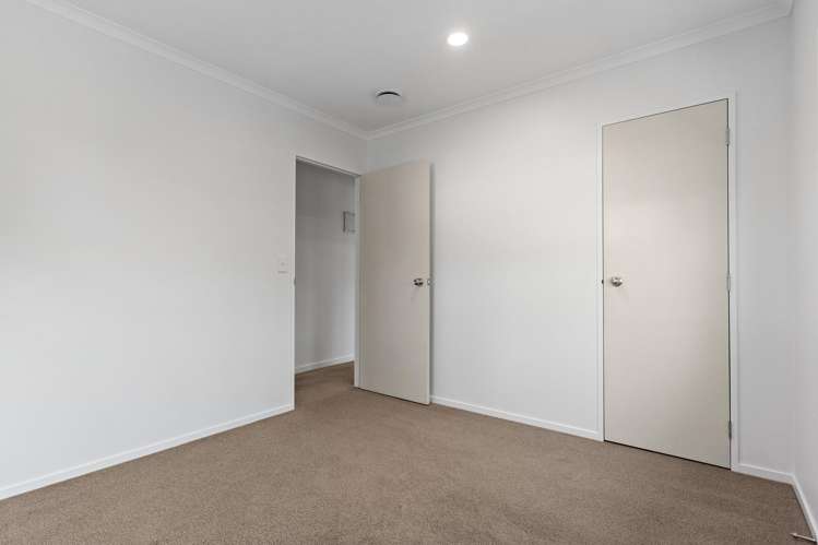 8a Coey Place Glen Eden_11