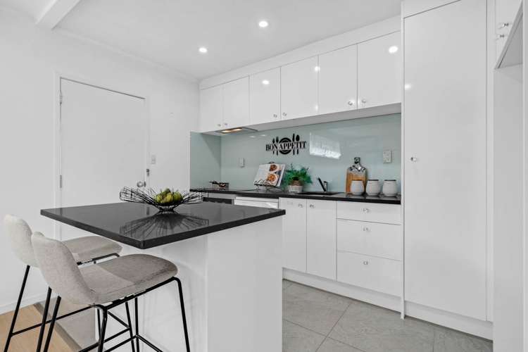 1/4 Preston Avenue Mt Albert_14