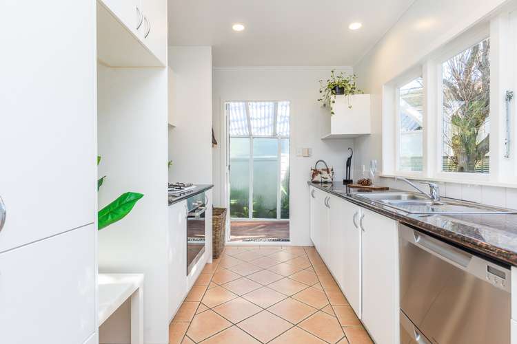 21 Raleigh Road Northcote_4