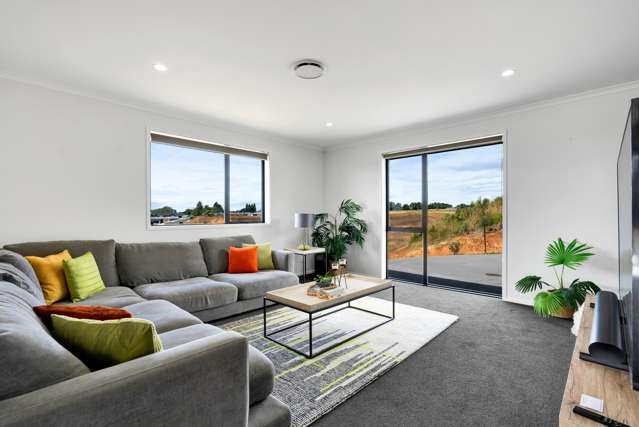 Modern Sophistication, Comfort, Sun and Views!