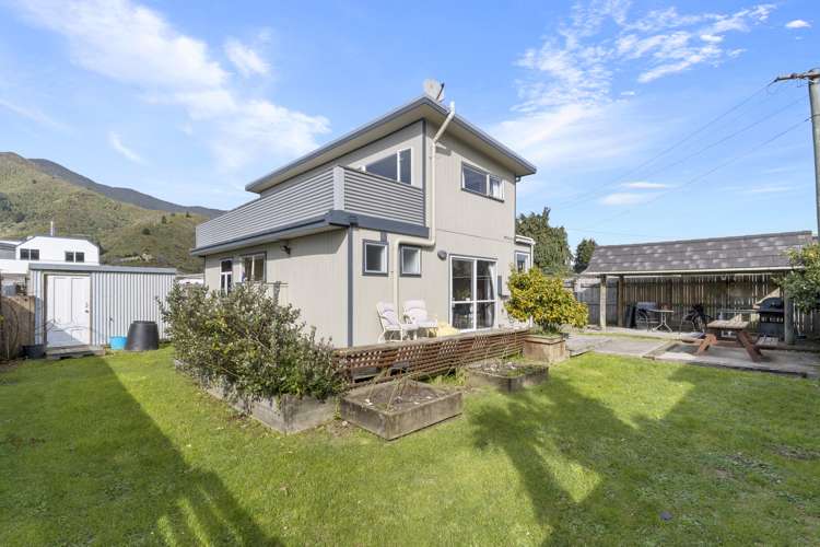 58 Beach Road Waikawa_13