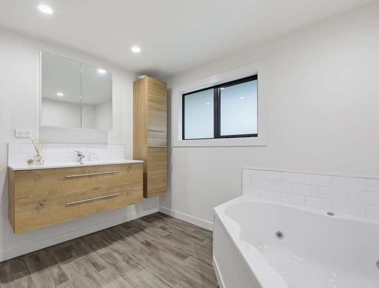 25 & 27 Totara Street Kaka Point_30