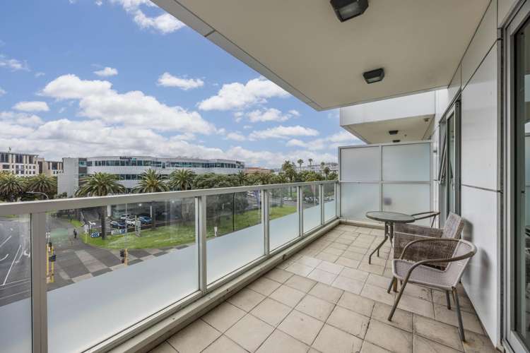 302/85 Beach Road_2