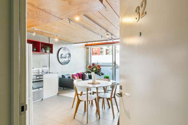 UNIQUE TATTOO APARTMENT