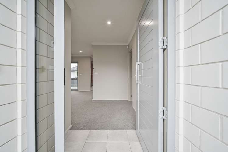 10 Sixty Mile Close Frimley_14