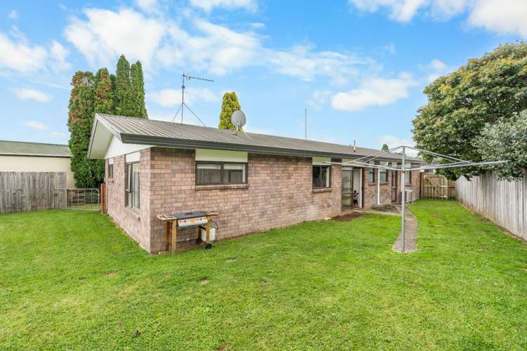 121 Heaphy Street 11385_15