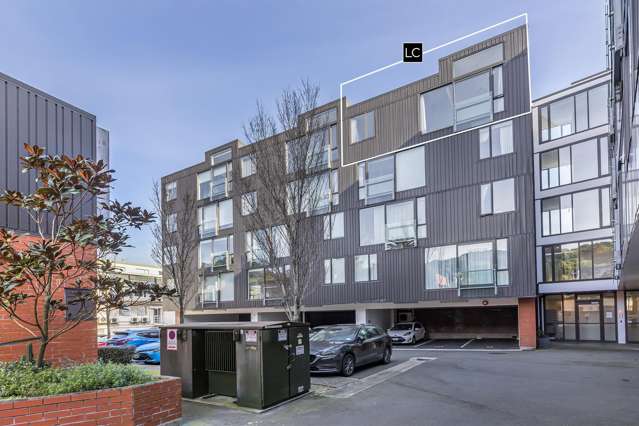 Top floor - Super convenient BEO $465,000