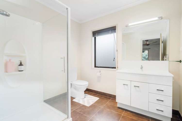 10 Glengarry Lane Tamaterau_8