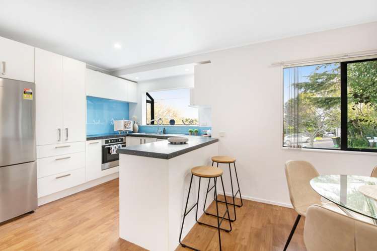 2/14 Valecrest Place Glenfield_6