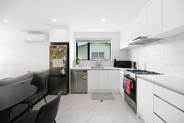 2/2 Radiata Street 1062_2