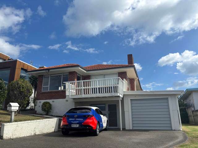 Spacious Family Home with Sea Views - Availabl...