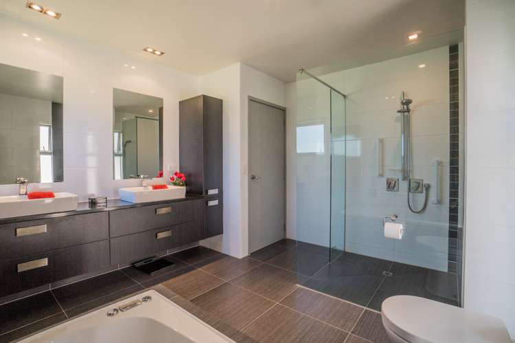 16 Kiwi Esplanade Mangere Bridge_12