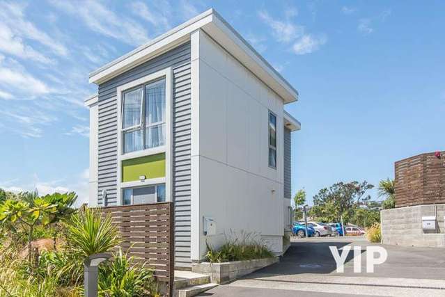 Modern, Freehold, Central? YIP!