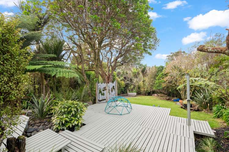 10 Raroa Terrace Waiatarua_23