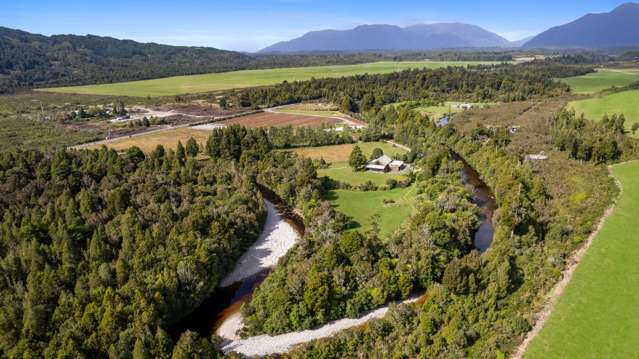 Kawhaka Lodge Rural Retreat in Hokitika!