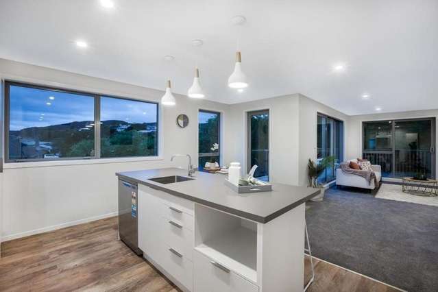 2/10A Rewa Terrace Tawa_3