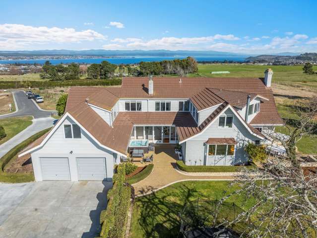 Iconic Taupo residence