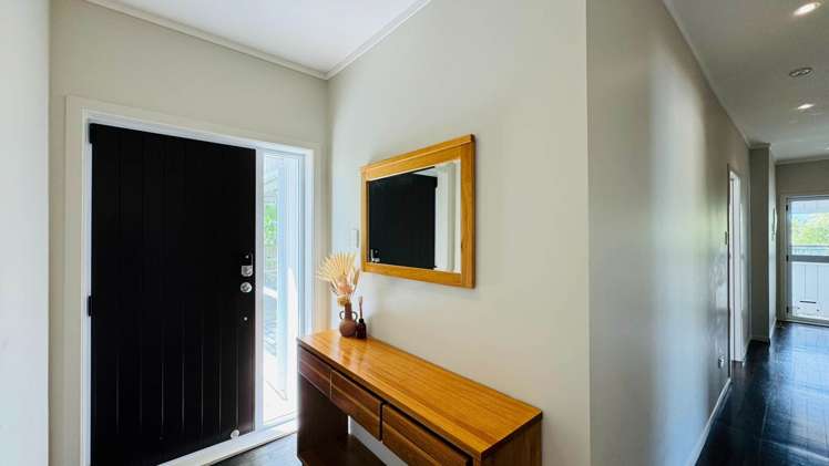 32 Isobel Road Greenhithe_5