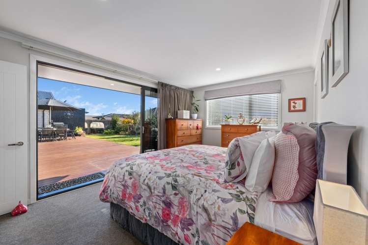6 Spitfire Drive Burleigh_17