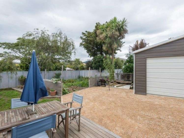 19 Neale Avenue Stoke_13