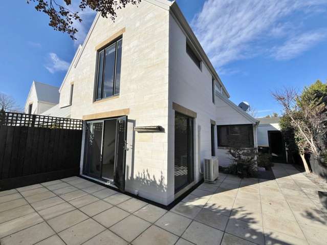 MERIVALE - EXECUTIVE THREE BEDROOM TOWNHOUSE, DOUBLE GARAGE