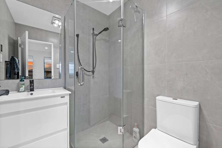 5/1A Royal View Road Te Atatu South_10