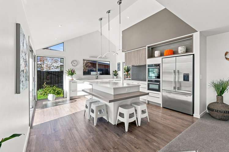 11 Glastonbury Drive Burwood_5