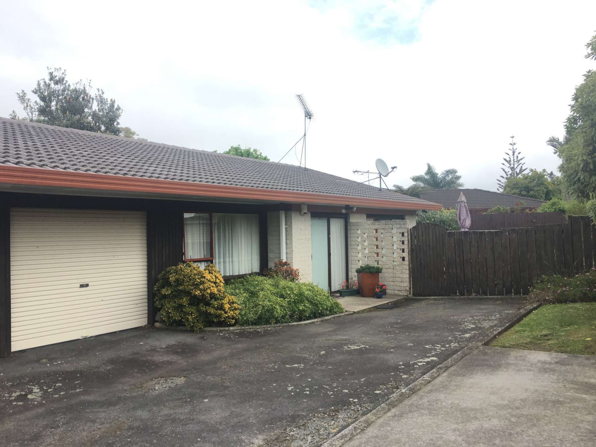 2/57 Luton Avenue Sunnyhills_0