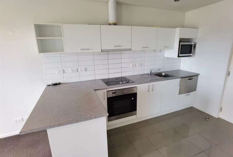 E7/60 Masons Road Oteha_7