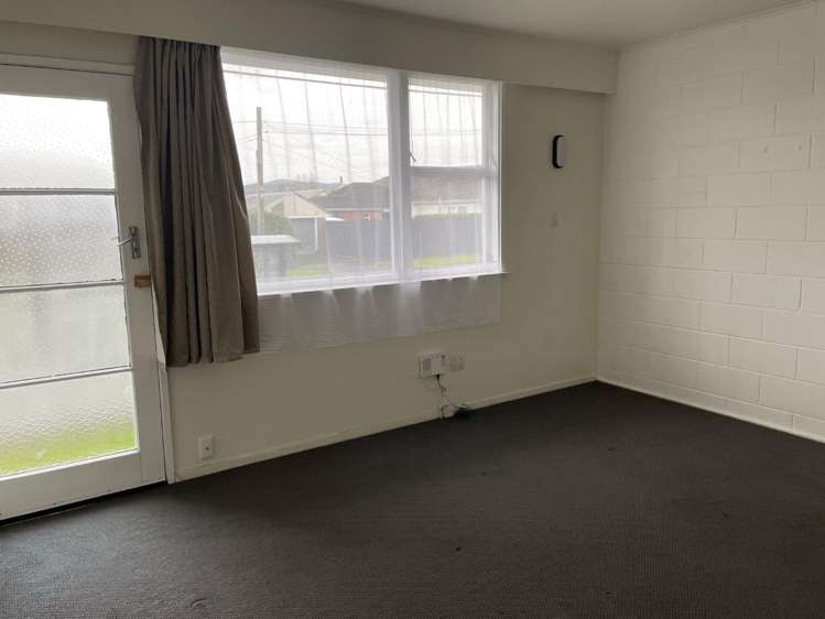 2/136-138 Waddington Drive 1315_5