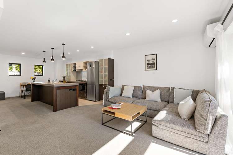 13/21 Hunters Park Drive Three Kings_2