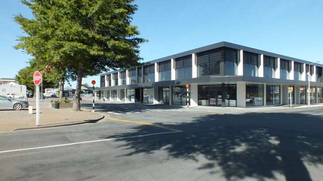 Popular location, Central CBD Ashburton.