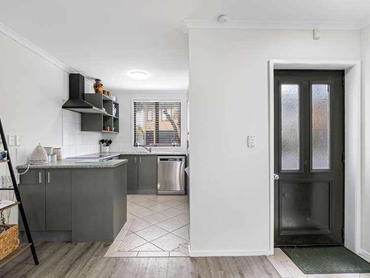 6 Barnea Circle Glen Eden_3