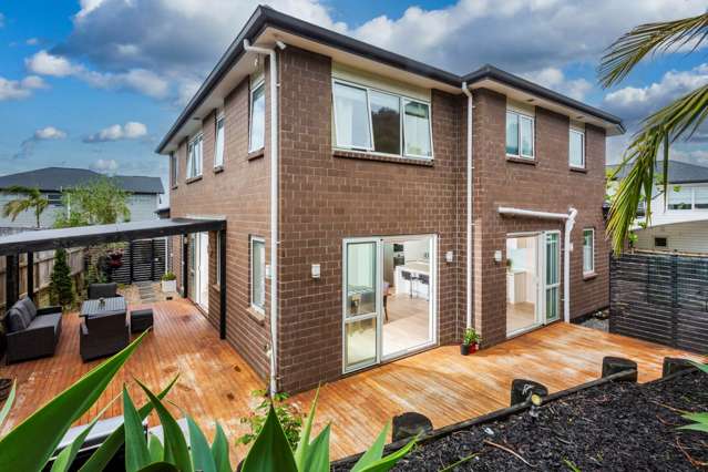 Elegant Brick & Weatherboard Family Haven in Orewa
