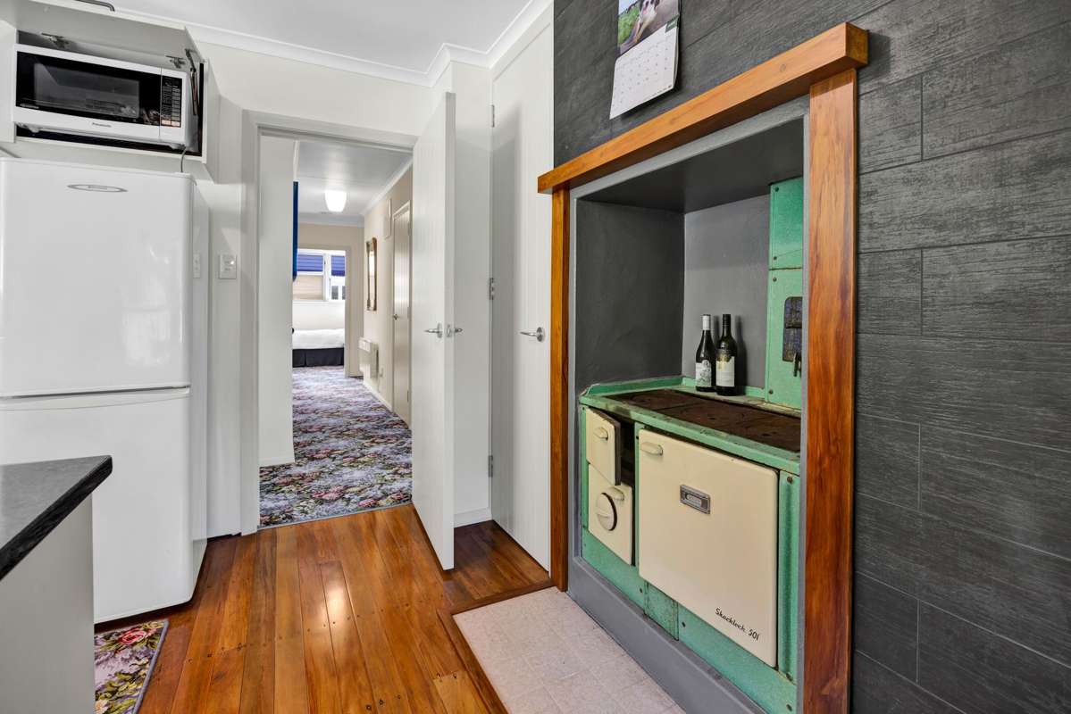 48A-B Whangamomona Road_3