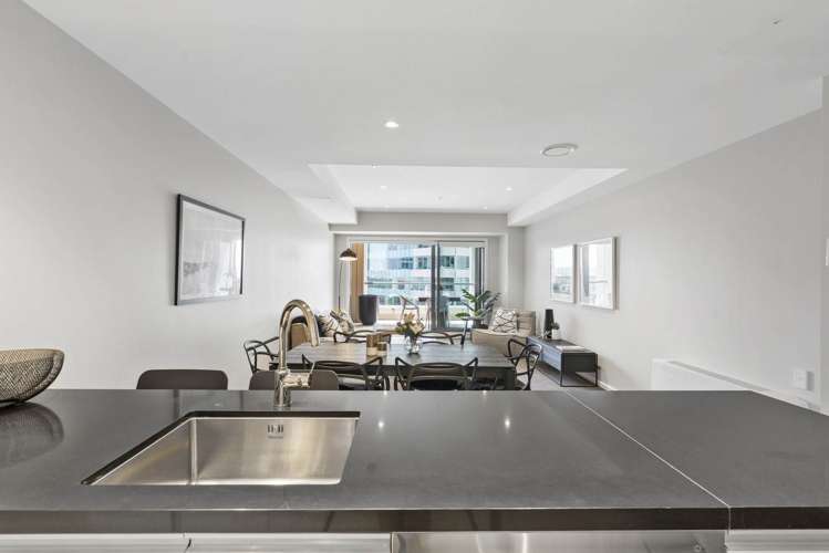 213/47 Beach Road City Centre_15