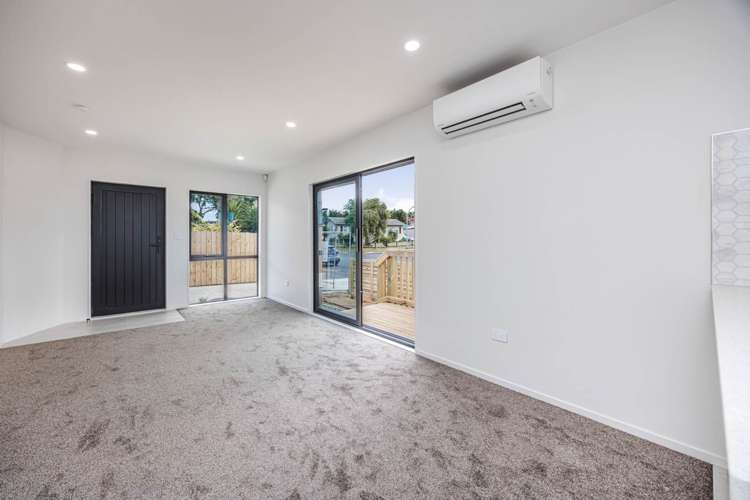 1/21 Caringbah Drive Papatoetoe_2
