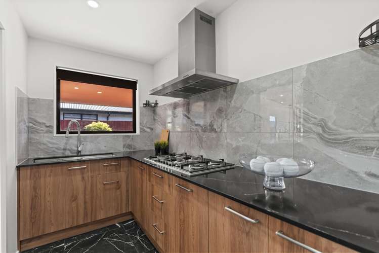 12 Orchiston Way_5