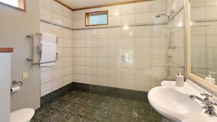 88 Aeroview Drive Beach Haven_8