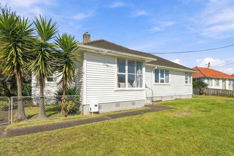 23 Churchill Crescent Tawhero_18