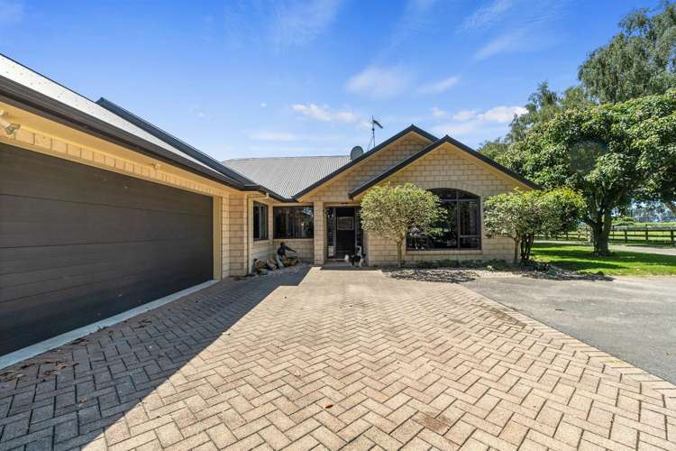 3714 Cambridge Road Leamington_14