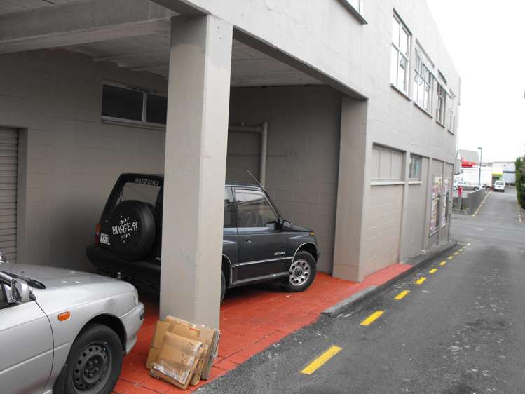 33 Gover Street Central_13