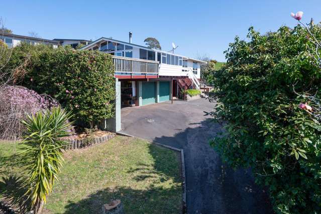 Stunning Views, Prime Location – 20 Exeter Place, Tihiotonga