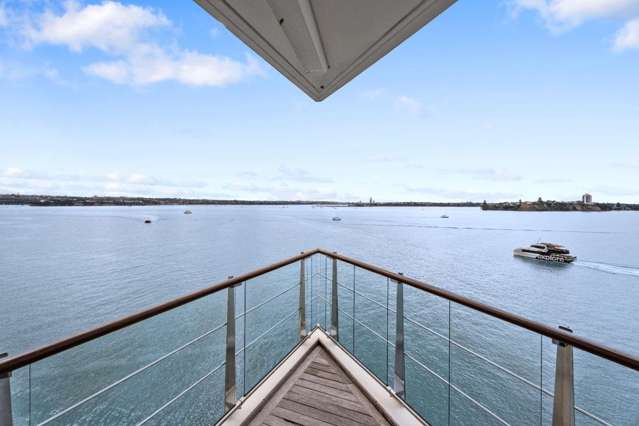380m² of Absolute Waterfront Living!