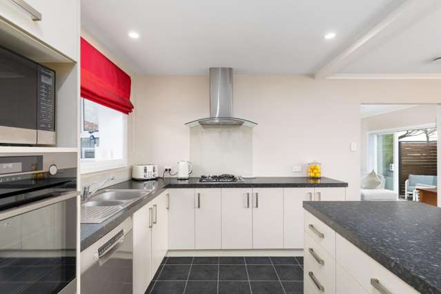 10 Karnak Crescent Russley_4