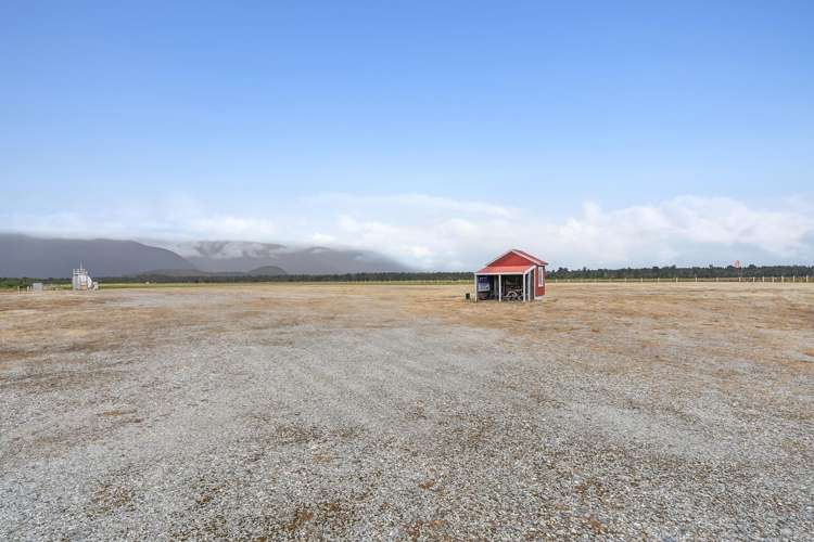 22 Airport Lane Haast_9