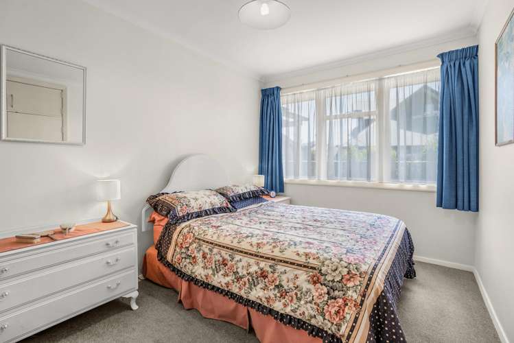 1A Colin Grove Hutt Central_11