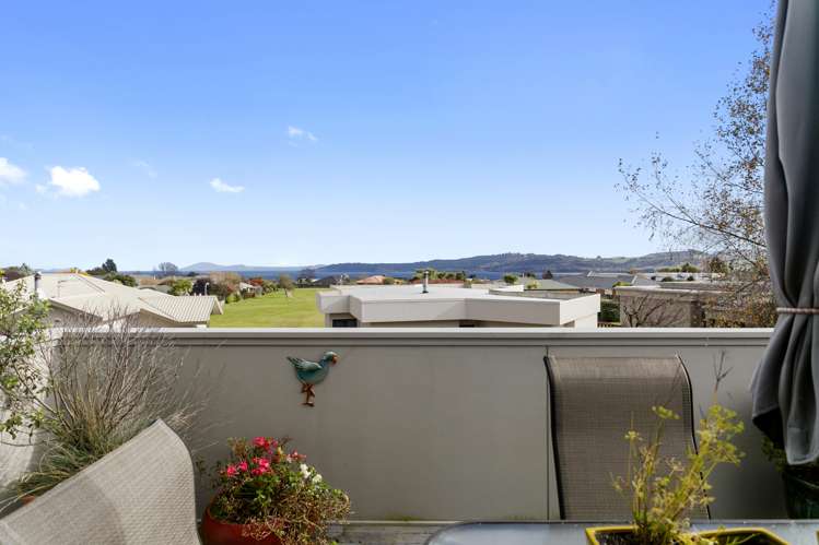 5 Magnolia Rise Waipahihi_11