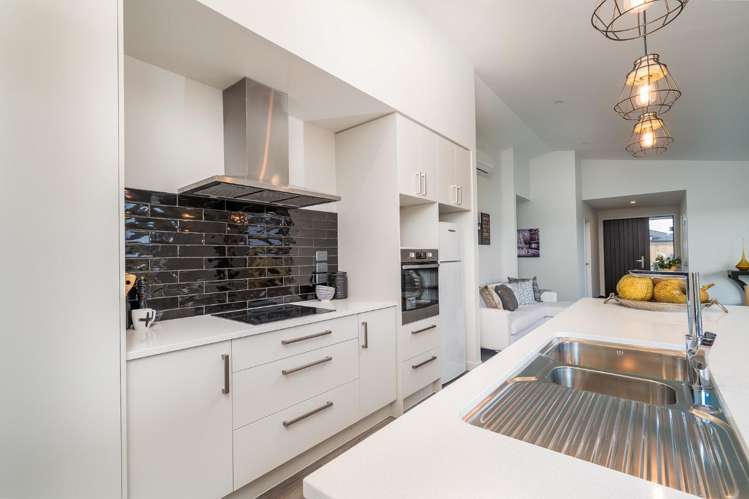 35 Kahuparere Crescent Pyes Pa_9