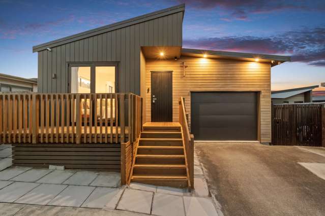 Close to everything in Birdwood Heights